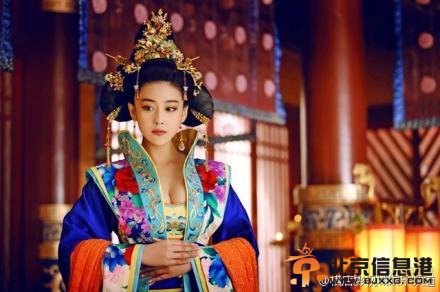 电视剧《武则天》张馨予剧照造型高清大图 张馨予饰演萧淑妃挤胸性感