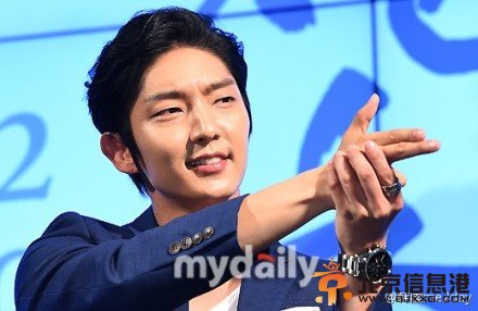 《朝鲜神枪手》发布会现场高清大图 李准基南相美主演集体亮相