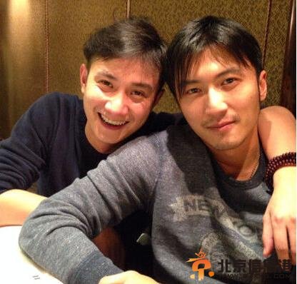 文章疑顶骂名复出 谢霆锋力携为其“铺路”