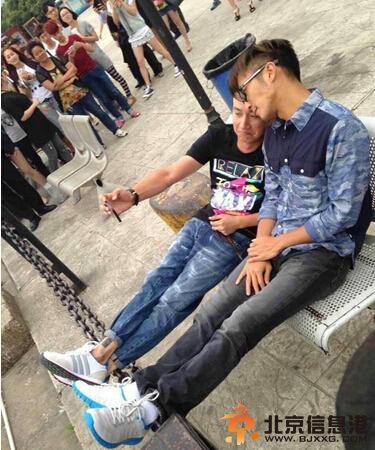 文章疑顶骂名复出 谢霆锋力携为其“铺路”