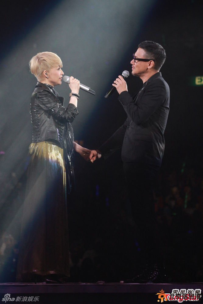 张学友陈慧娴接吻照片 张学友陈慧娴演唱会忘情接吻无尺度