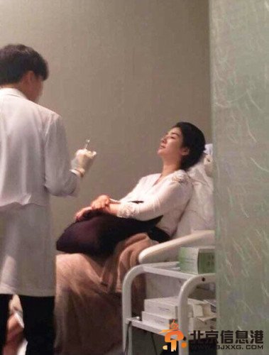 黄奕伪造家暴照片曝光 额头打玻尿酸肿胀凹陷