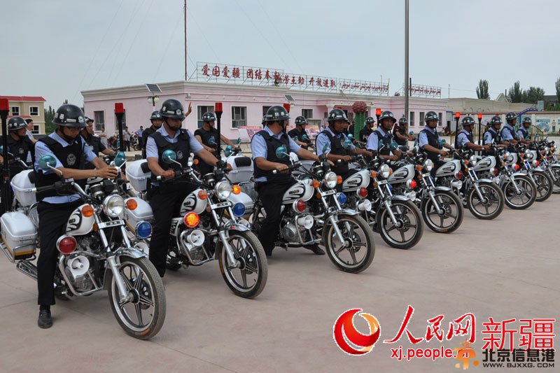 新疆12位农民捐26万买22辆摩托车送给乡政府维稳(图)