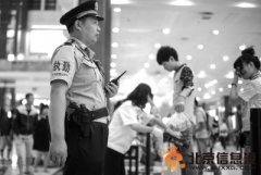 北京四大火车站铁警警长以上执勤佩转轮手枪(图)