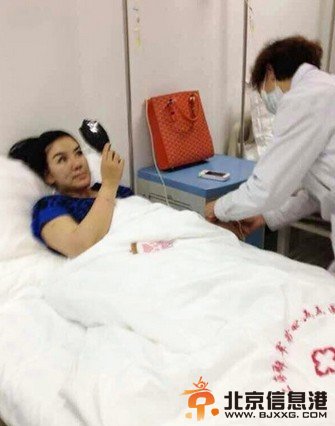 黄奕抵港神秘男接送 登上500万黑色宾利离去