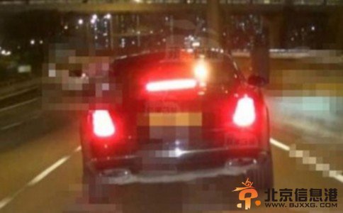 黄奕抵港神秘男接送 登上500万黑色宾利离去