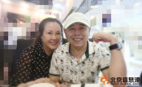 潘阳一家四口拍温馨合影 潘长江美艳妻子曝光