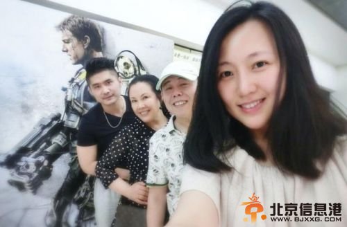 潘阳一家四口拍温馨合影 潘长江美艳妻子曝光