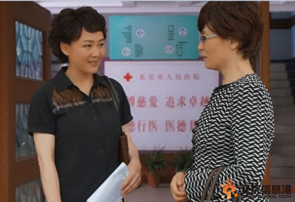 左李琳，右潘虹