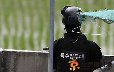 k-2步枪枪击事件续：士兵父母劝其弃械投降 军方欲生擒林某