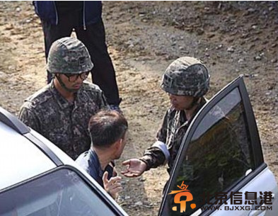 韩枪杀战友士兵父母劝其投降 若顽抗或会被击毙