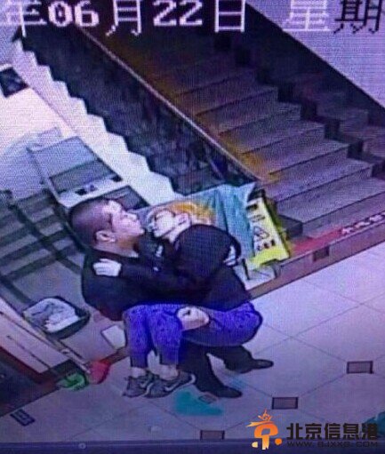 网曝孙燕姿演唱会结束后晕倒。