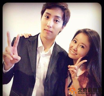 如今再合影男孩已长大,林心如无变化