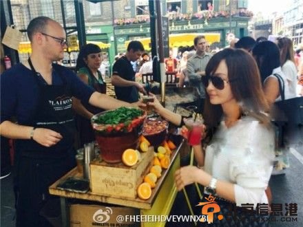 姚笛独自游英国