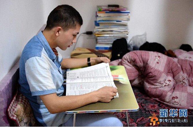 “夺刀少年”康复出院 投入备考复习(图)