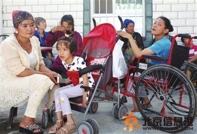新疆库尔勒：20个脑瘫孩子一个家