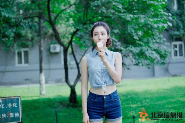 雪糕校花口含雪糕吸来吸去太邪恶 这种成名炒作太老套【组图】