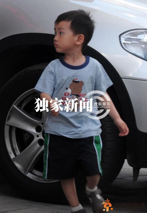 王宝强儿子正面照 帅气小子萌翻天全是妈妈的功劳【图】