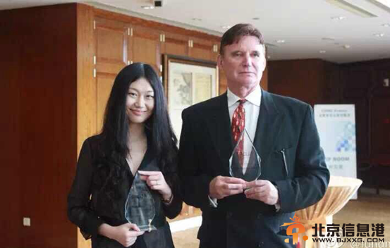 论道·竹叶青荣获“2014最具中国文化元素奢侈品牌”大奖