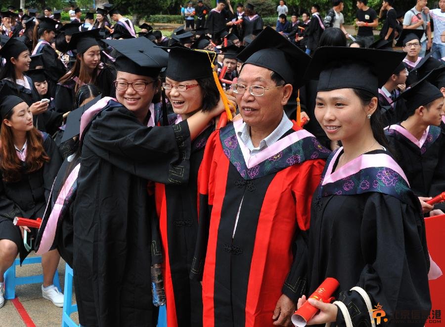 （新华网）（2）欢乐毕业季 成功就业时 