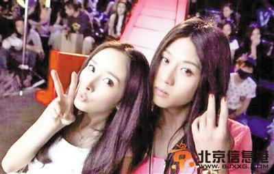 邓超女装与杨幂成“姐妹花”网友：太美丽（图）