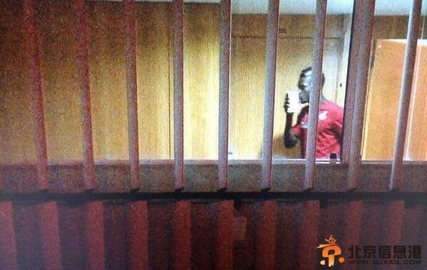 加纳球员狂吻10万奖金遭偷拍 国家荣誉在金钱面前毫无意义