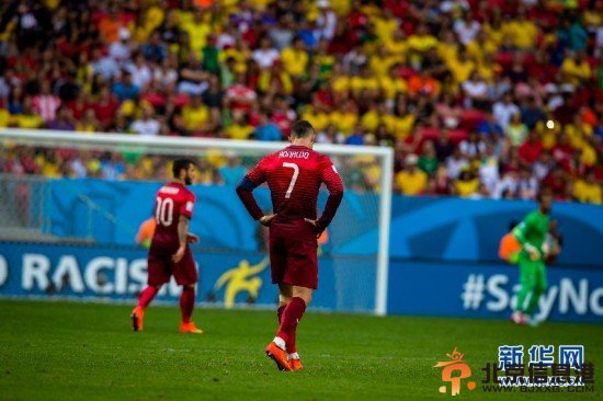 c罗破门告别世界杯 葡萄牙2-1加纳仍遭淘汰c罗倒地痛哭