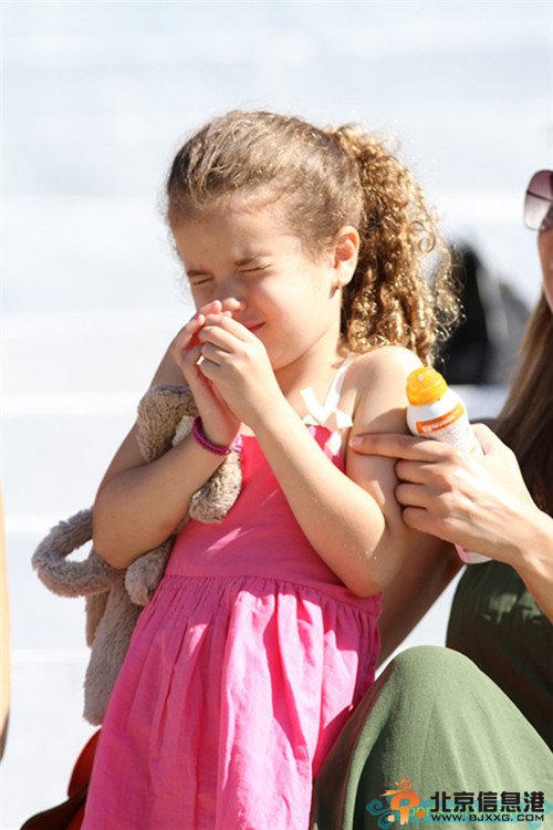 荷兰太太团母子上阵争奇斗艳 星二代憨态可掬【组图】