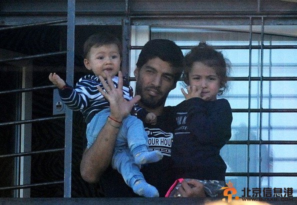 哥伦比亚VS乌拉圭 苏亚雷斯已回家 粉丝力挺苏神