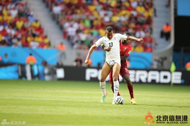 盘点世界杯尴尬一幕：加纳内裤门 淡定哥摸梅西脸 科特迪瓦门吃草 