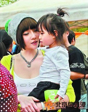 高晓松离婚1年才宣布受质疑：帮前妻博知名度
