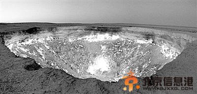 “地狱之门” 沙漠钻井坑燃烧40年（图）