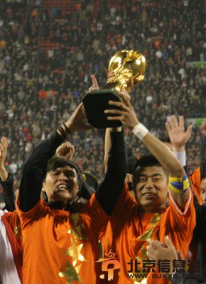 鲁能六球大胜青岛海牛队长刘金东退役潸然泪下