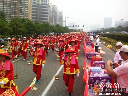 两岸上万民众喜迎昆山慧聚妈祖“回家”（图）