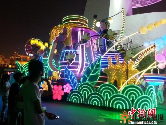 常州恐龙国际狂欢节启幕游客直呼大饱眼福（图）