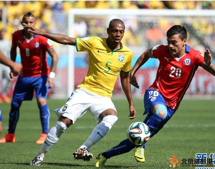 巴西赢点球大战淘汰智利进八强 暴露隐患进决赛堪忧