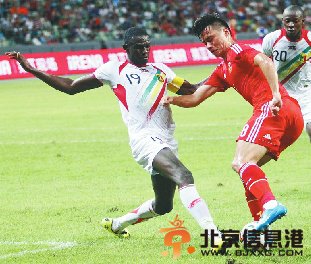 6月29日国足热身赛 中国队以1比3负于马里队