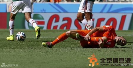 罗本三次摔倒引争议 