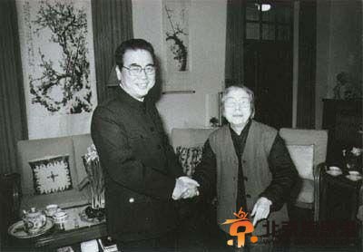 李鹏新书《李鹏回忆录》：有人传我是周总理养子 这不正确！