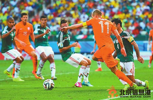 点评：罗本假摔引发绿茵场道德困境 赢球不择手段？