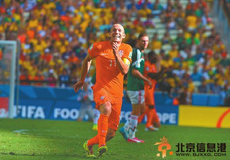 点评：罗本假摔引发绿茵场道德困境 赢球不择手段？