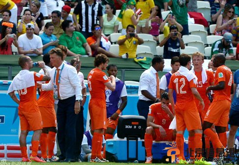 世界杯首次叫暂停 荷兰VS墨西哥一战首次出现“补水暂停”