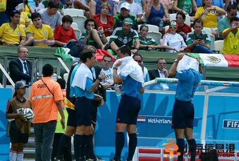 世界杯首次叫暂停 荷兰VS墨西哥一战首次出现“补水暂停”