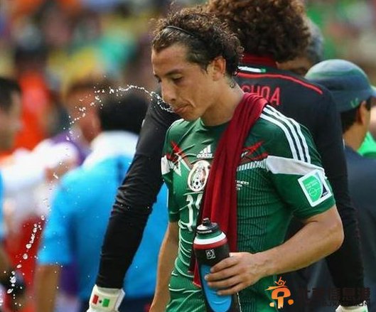 世界杯首次叫暂停 荷兰VS墨西哥一战首次出现“补水暂停”