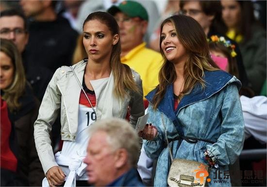德国太太团爆红世界杯 格策女友身材火爆凹凸有致