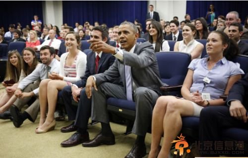 奥巴马旷工看球遭调侃 与200多名白宫员工看球【图】