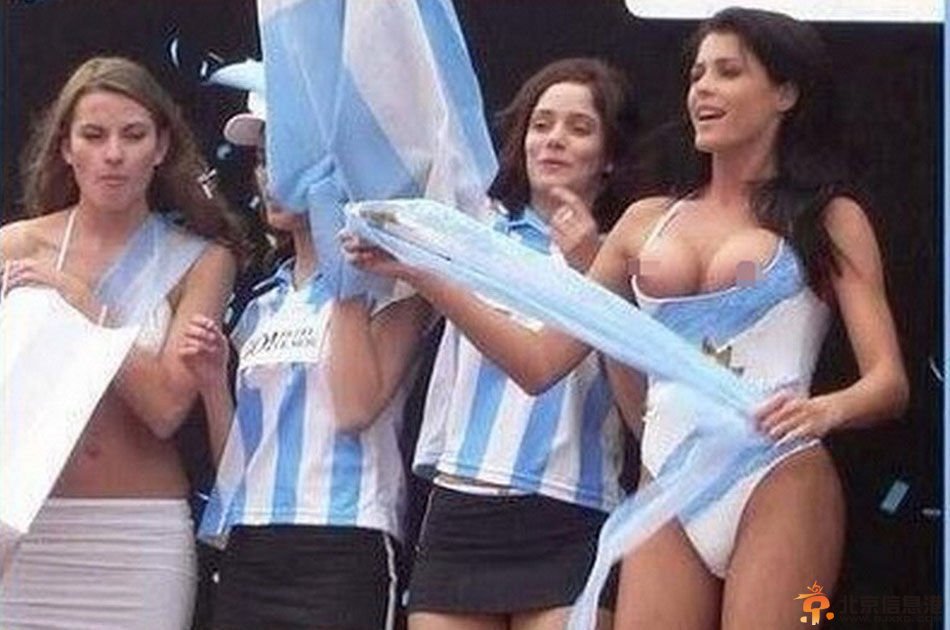 阿根廷女球迷大秀豪乳 爆乳女球迷不慎露点【图】