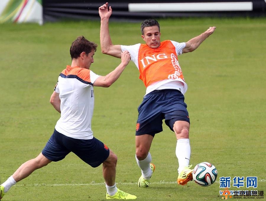（世界杯）（4）<a href='http://www.bjxxg.cn/sports/zuqiu/' target='_blank'><u>足球</u></a>——荷兰队进行赛前热身训练