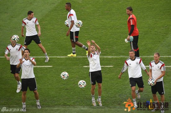 德国轻松备战玩起了投篮