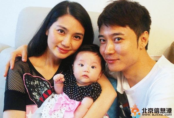 张丹峰与女儿合照